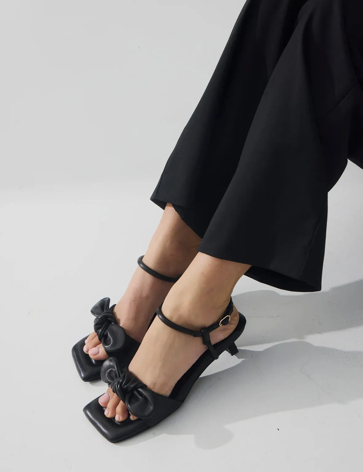 Bow Kitten Heel | Black