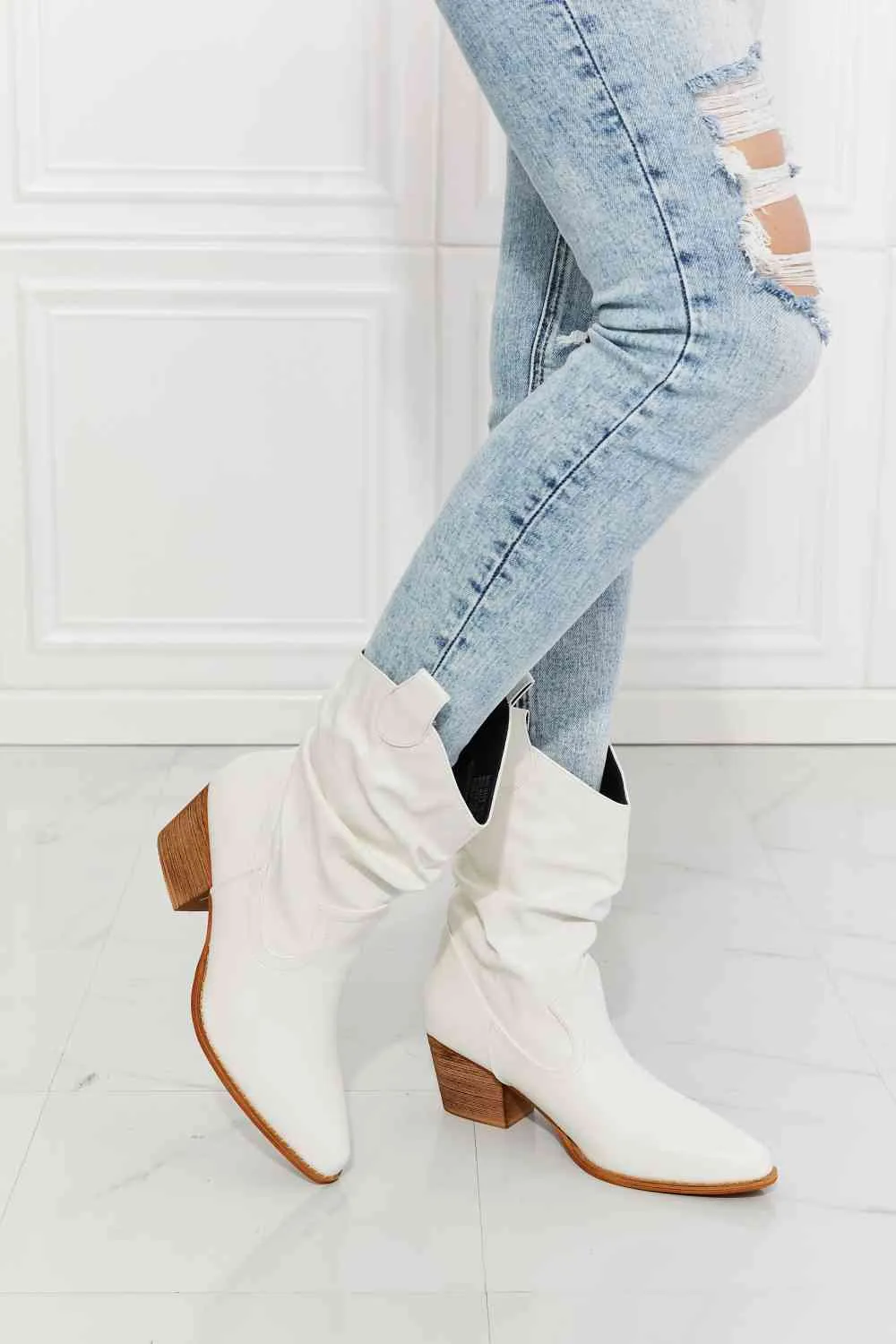 MMShoes Better in Texas Scrunch Cowboy Boots in White